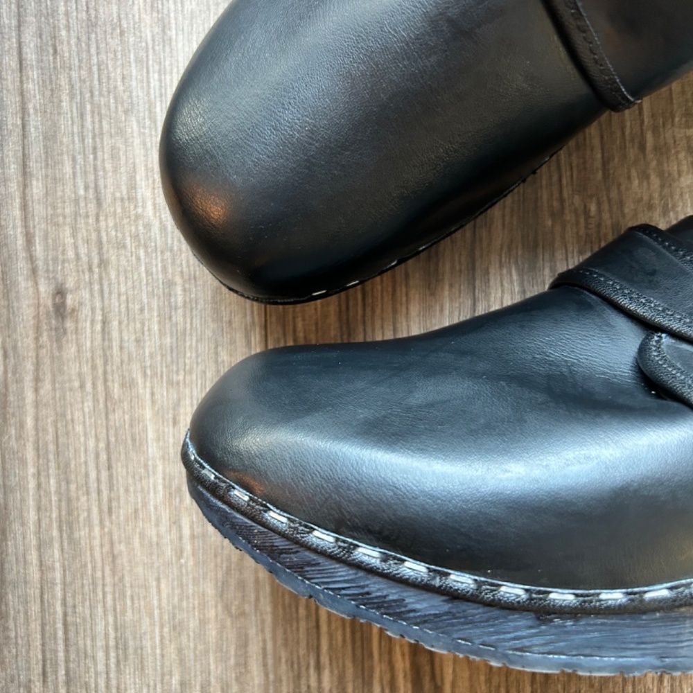 Stylish Black Leather Mules by [Brand] - Picture 9 of 11